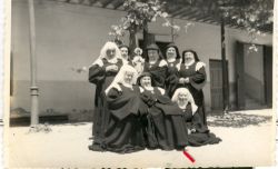 en un grupo de monjas