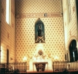 Vista del Presbiterio de la iglesia
